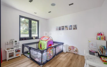 Nowoczesny dom I Sąsiadujący z lasem i jeziorem