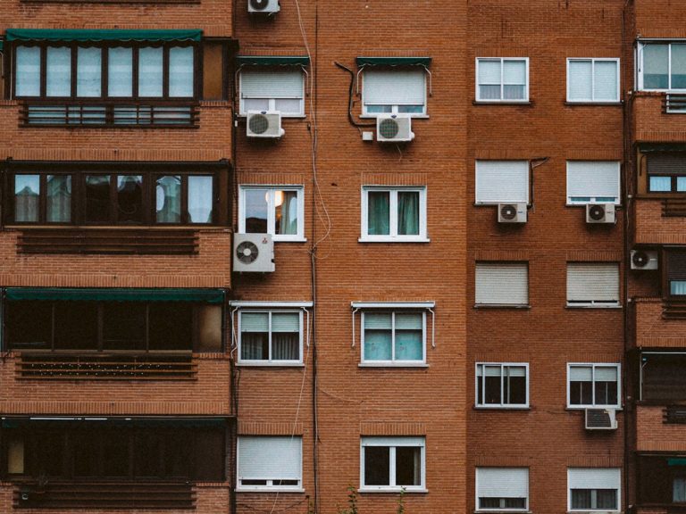 Mieszkanie bezczynszowe – co to znaczy i czy warto je kupić